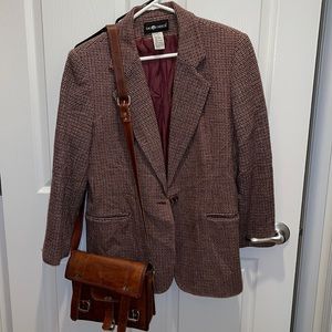 Great tweed blazer!!! Can be worn 1 million and 1 different looks!